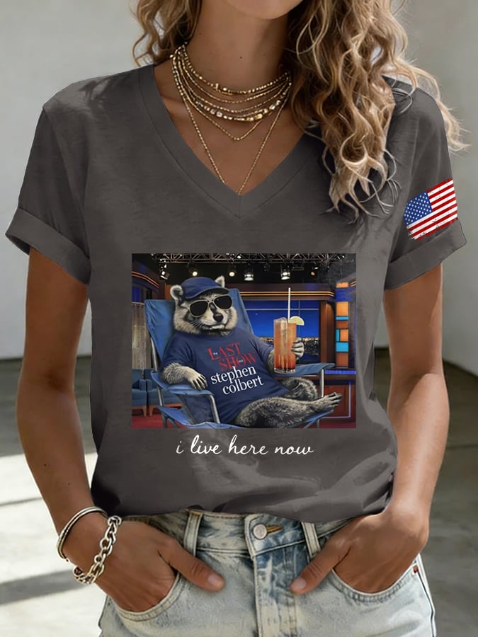 V-Neck Retro Last Show Raccoon I Live Here Now Print T-Shirt